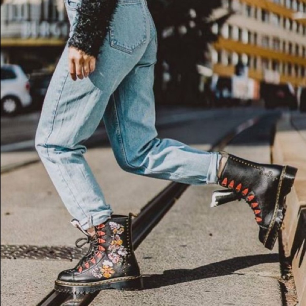 🆕 DR. MARTENS NYBERG IN BLACK AUNT SALLY - Picture 2 of 6